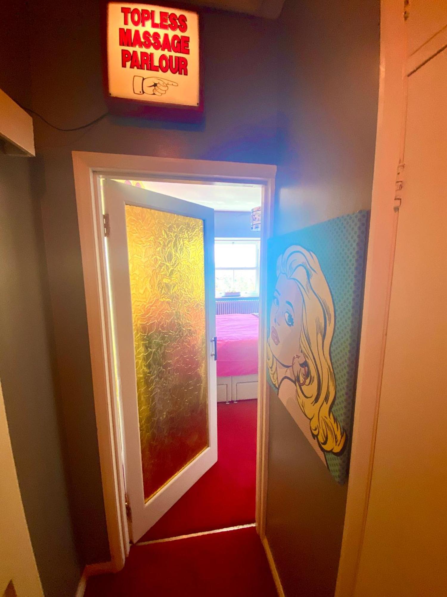 Апартаменты Pop Art Pad Heart Of Old Town With Parking! Гастингс Экстерьер фото