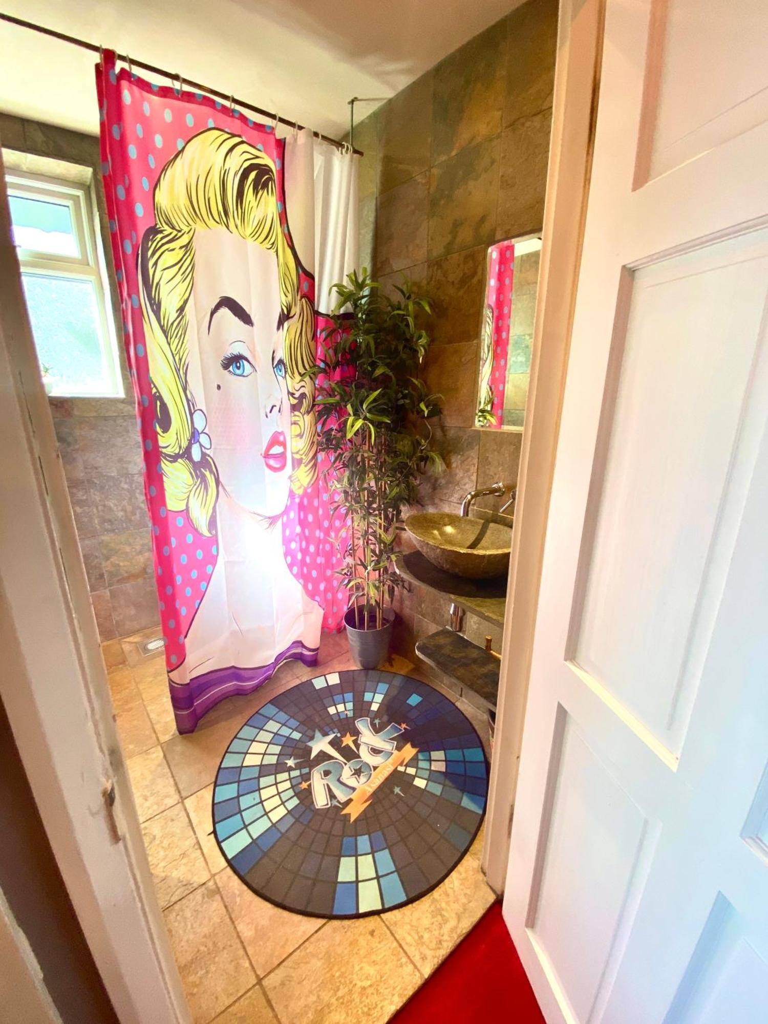 Апартаменты Pop Art Pad Heart Of Old Town With Parking! Гастингс Экстерьер фото