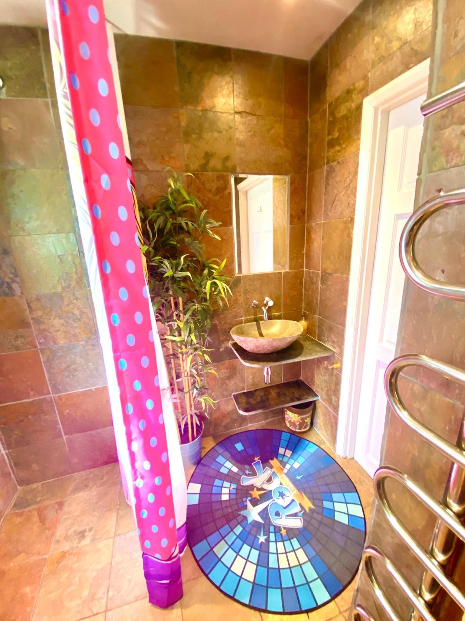 Апартаменты Pop Art Pad Heart Of Old Town With Parking! Гастингс Экстерьер фото